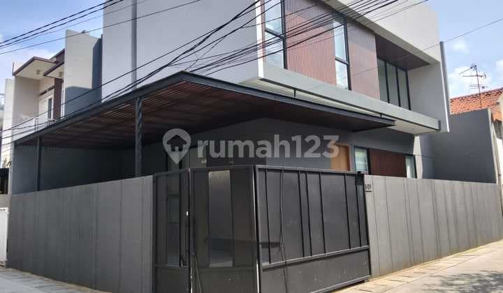 Rumah Modern Minimalis 2 Lantai Hook di Kelapa Gading Bcs