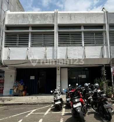 Ruko Gandeng Strategis 2 Lantai di Pinggir Jalan Raya Kelapa Gading, Jakarta Utara