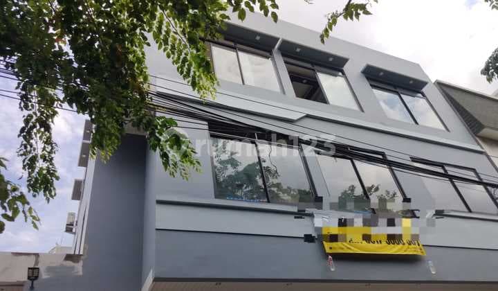 Gedung 3,5 Lantai Lokasi Strategis Dekat Mall Kelapa Gading