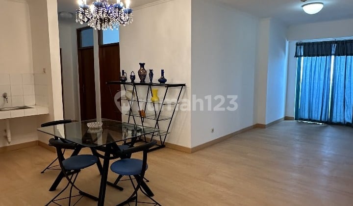 Apartemen Strategis Murah di Graha Cempaka Mas, Lantai Tinggi, Jakarta Pusat