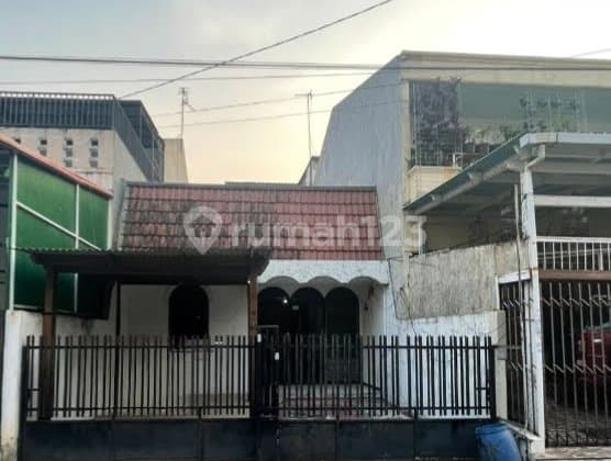 Rumah Standar Lokasi Strategis di Molek, Kelapa Gading