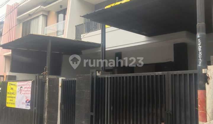 Rumah Strategis Siap Huni 2 Lantai di Gading Elok, Kelapa Gading