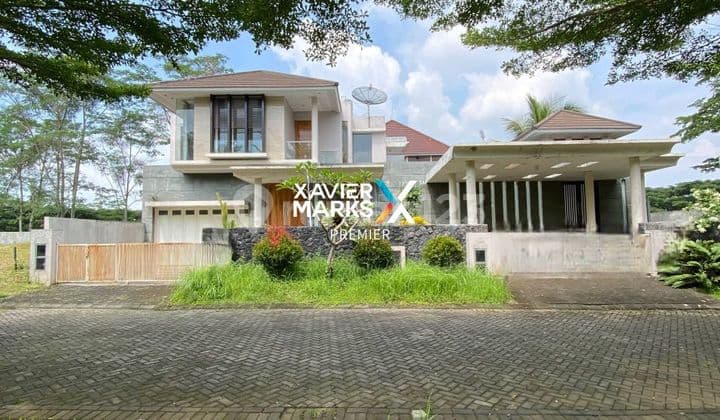 Dijual Rumah Mewah + Privat Poll Kawasan Elit Araya Malang