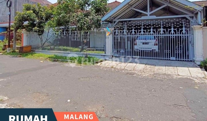 Rumah Classic, Terawat Dekat Dieng Plaza dan Cyber Mall Malang