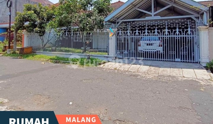 Rumah Classic, Terawat Dekat Dieng Plaza dan Cyber Mall Malang
