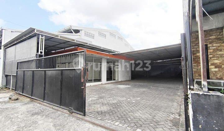 Strategic Warehouse Near Superindo Sukun Malang, Truck Access