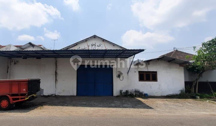 Ready-to-Live Warehouse, Strategic and Very Spacious Location