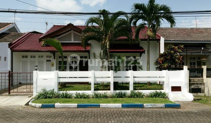 Dikontrakkan Murah ! Rumah Terawat Luas dan Siap Huni