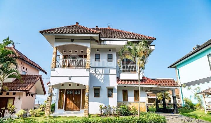 Villa Full Furnish View Pegunungan + Halaman Yg Luas