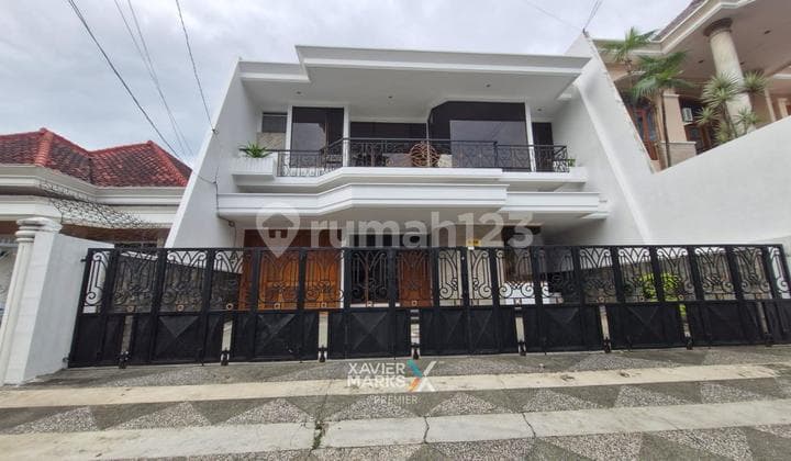 Luxury House in the Center of Malang City, Elite Area of Pahlawan Trip