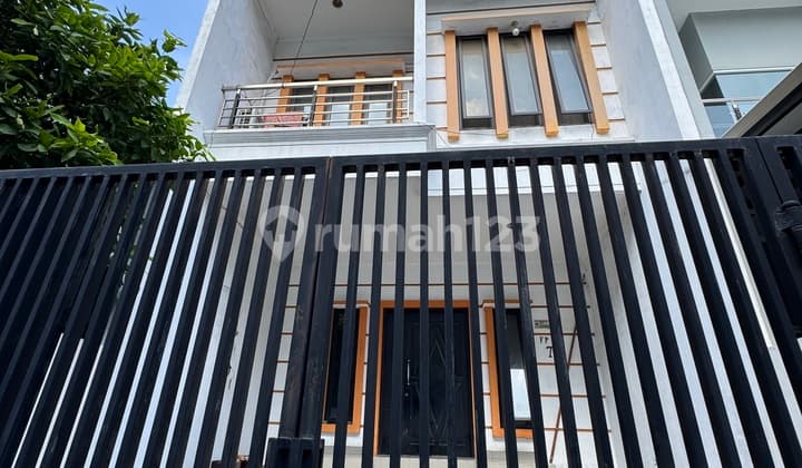 Dijual.rumah 3 Lantai Di Kelapa Gading Jakarta Utara