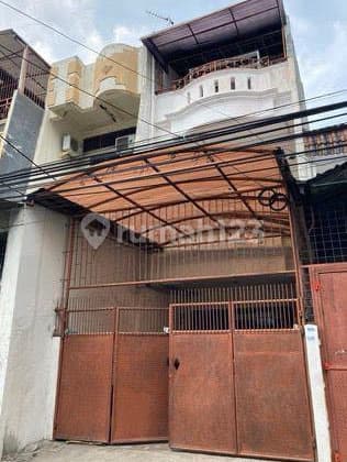 For Sale, Ready-to-Occupy Jelambar House, Ideal for Business, West Jakarta