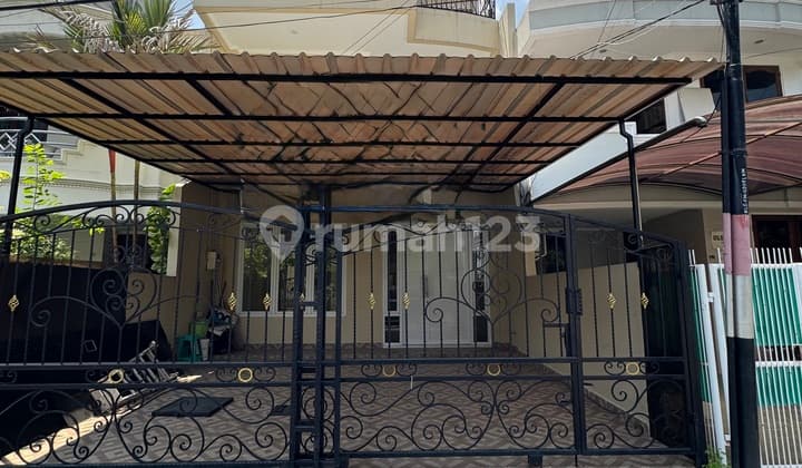 Dijual Rumah 3 Lantai Baru Renovasi. Siap Huni