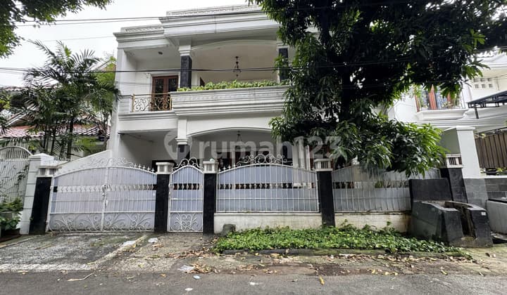 Disewakan Rumah di Rawamangun. 2,5 Lantai, Rumah Nyaman