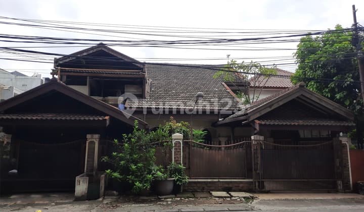 Dijual Rumah 2 Lantai di Pinggir Jalan Besar di Rawamangun
