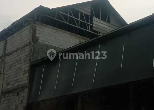 Warehouse for Sale in Bekasi Near Summarecon Crown. Accessible for Engkel Trucks.