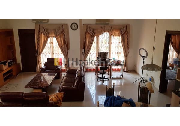 Rumah di Puri Mediterania Semarang Barat