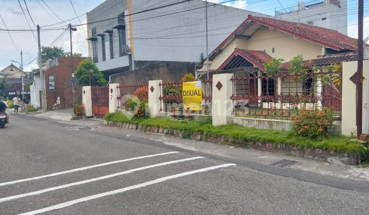 Dijual Rumah Halaman Luas di Jantung Kota Lokasi Premium Semaki, Umbulharjo, Yogyakarta