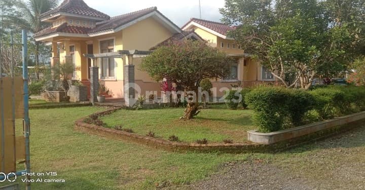 Super Spacious 2,000 Square Meter House in Bandongan Magelang, a Serene Residence with 2 Buildings