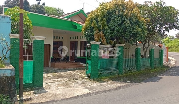 Strategic Sturdy House in North Kramat, Magelang Only 250M from National Road & Near Campus
