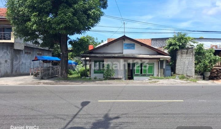 For Sale Spacious House in Strategic Location on Bantul Road, Ideal for Residence & Investment, Panggungharjo, Sewon, Bantul