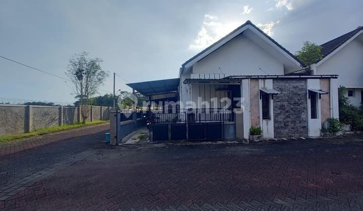 For Sale: Hook Position Residence in Kasihan, Bantul - Comfortable, Safe, & Strategic, Bangunjiwo, Kasihan, Bantul