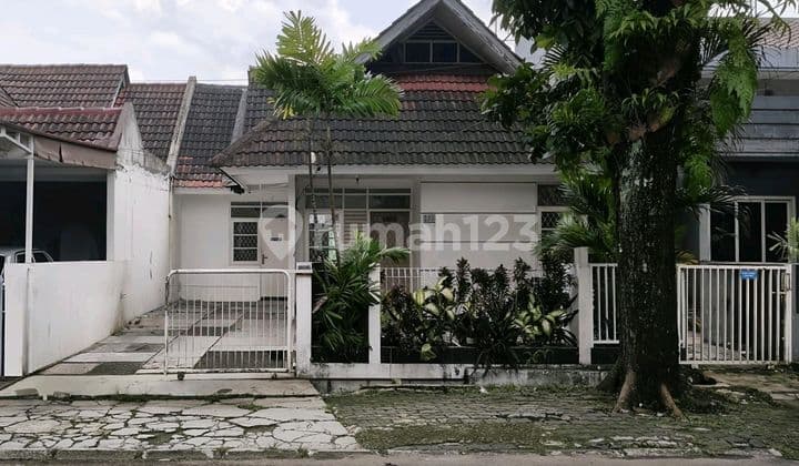 Rumah Luas Pinggir Jalan Cocok untuk Usaha