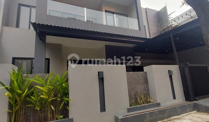 Rumah Besar Luas Siaphuni Puspita Loka BSD City