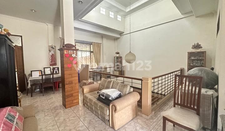 Rumah Hook Luas Terawat Siap Huni di Setra Duta