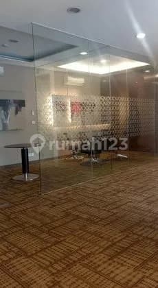 Gedung Luas dan Strategis di Mainroad Dago, Bandung