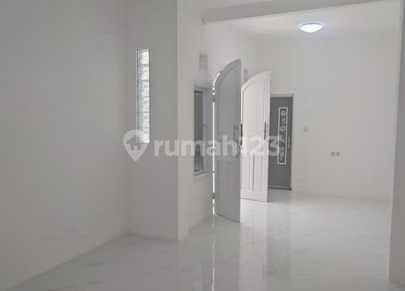 Rumah 2 Lantai Terawat di Margacinta Buah Batu, Kota Bandung