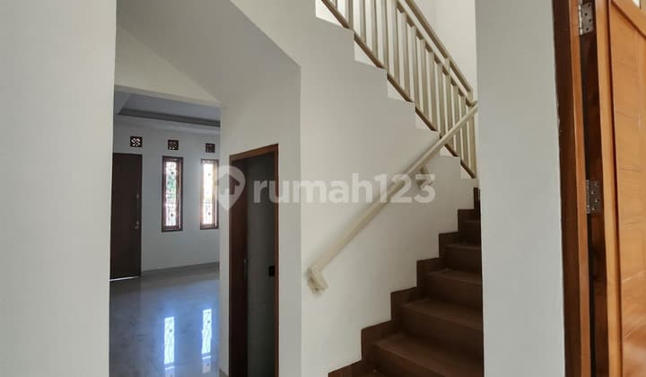 Rumah 3 Lantai di Komplek Cluster Bali 1 Sukapura, Kiaracondong