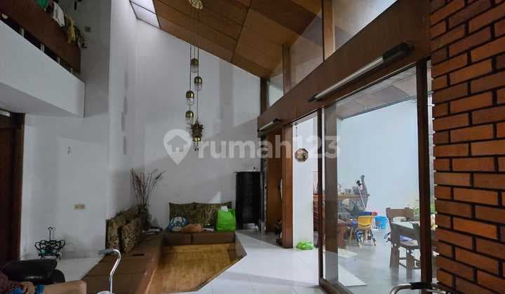 Rumah Luas di Mainroad Sukajadi Strategis untuk Ruang Usaha