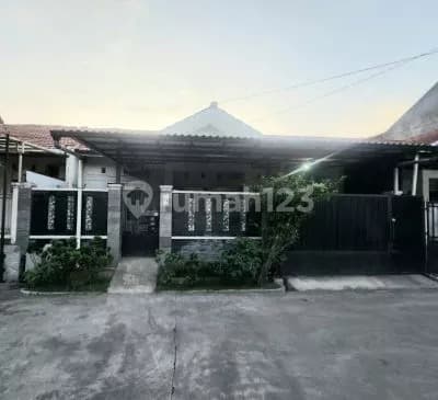 Sale! Rumah Semi Furnished di Taman Kopo Indah 3