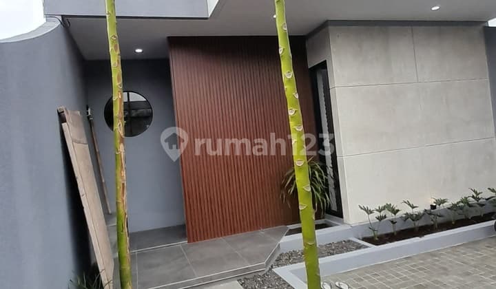 Rumah Baru 2 Lantai Desain Kekinian Gaya Industrial di Turangga