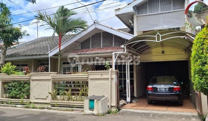 Rumah Terawat 2 Lantai di Turangga Dekat RS Mayapada