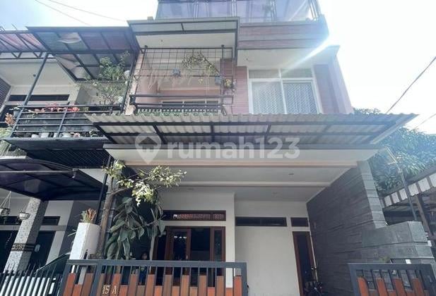 Dijual Rumah 3 Lantai Hook Terawat Sariwangi Dekat Tol Pasteur