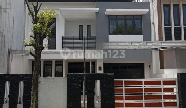 Rumah Bagus Siap Huni 2 Lantai Kondisi Terawat di Batununggal