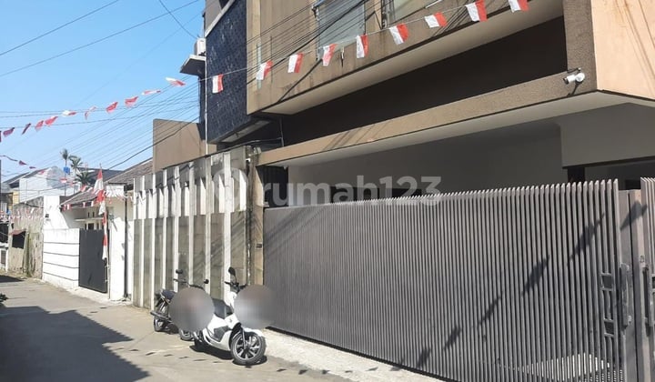 Rumah Bagus 5 Kamar Semi Furnished di Jl. Ancol Ciateul