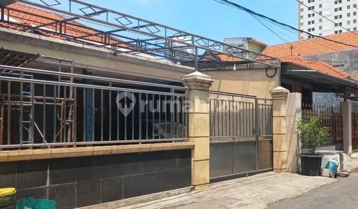 Rumah Jalan Asem Mulya Tidar, Strategis Lokasi Pusat Kota, Samping Persis Apartemen Gunawangsa Tidar Cocok untuk Rumah Kos