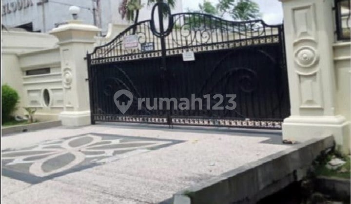 Rumah Mewah Nol Jalan Raya Jemur Andayani, Surabaya Selatan, Private Pool, Strategis Dekat Jalan Raya Jemursari, A. Yani, Kendangsari, Tenggilis Mejoyo, Rungkut Sier, Ubaya, Universitas Kr. Petra Rumah Mewah Nol Jalan Raya Jemur Andayani, Surabaya Selatan, Private Pool, Strategis Dekat Jalan Raya Jemursari, A. Yani, Kendangsari, Tenggilis Mejoyo, Rungkut Sier, Ubaya, Universitas Kr. Petra