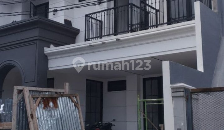 Rumah Baru Dharmahusada Mas Model American Classic, Strategis Rumah Baru Dharmahusada Mas Model American Classic, Strategis