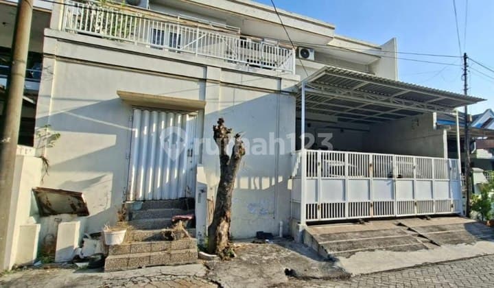 Rumah Panjang Jiwo Permai, Surabaya Selatan, Row 3 Mobil