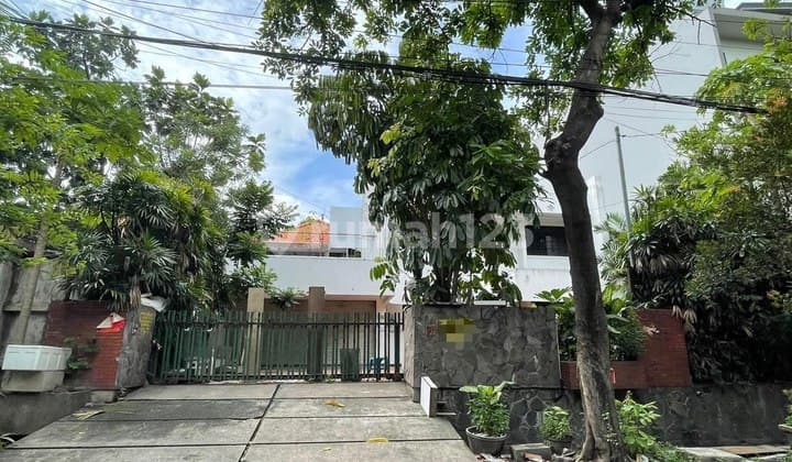Rumah Jl. Progo, Pusat Kota Surabaya, Strategis Depan Persis Taman Bungkul Cocok untuk Usaha/Kantor