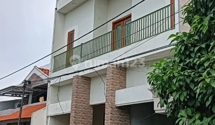 Rumah 3 Lantai Pandugo Praja, Surabaya Selatan Strategis
