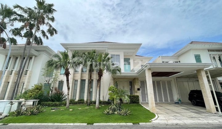 Rumah Minimalis Mewah La Riz Wood Pakuwon Indah, Jalan Utama Cluster