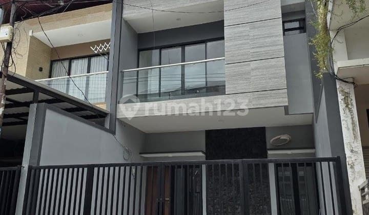 Rumah Baru 2 Lantai Modern Minimalis Mulyosari Utara, Row 3 Mobil