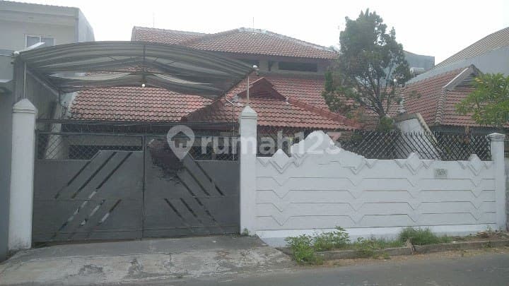 North Coast Babatan House, East Surabaya, 4-Car Capacity Row, Strategic Location