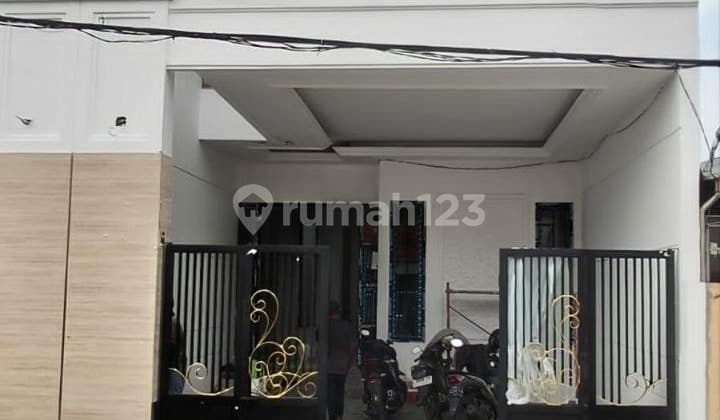 Rumah Baru American Clasic Mewah Babatan Pantai, Row Jalan 2,5 Mobil