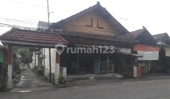 Rumah Usaha Jl. Kapten Darmo Sugondo, Pusat Kota Gresik 8 Menit Dari Pintu Tol Romokalisari Cocok untuk Segala Usaha